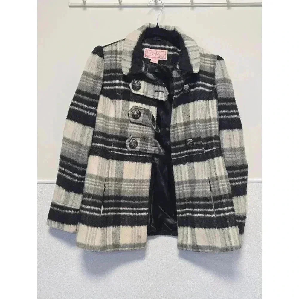 Women's Pink Envelope Coat M Black & White missing button‎ and very small stain